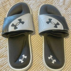 Under Armour Men’s Size 9 Black and Gray Memory Foam Slides w adjustable strap